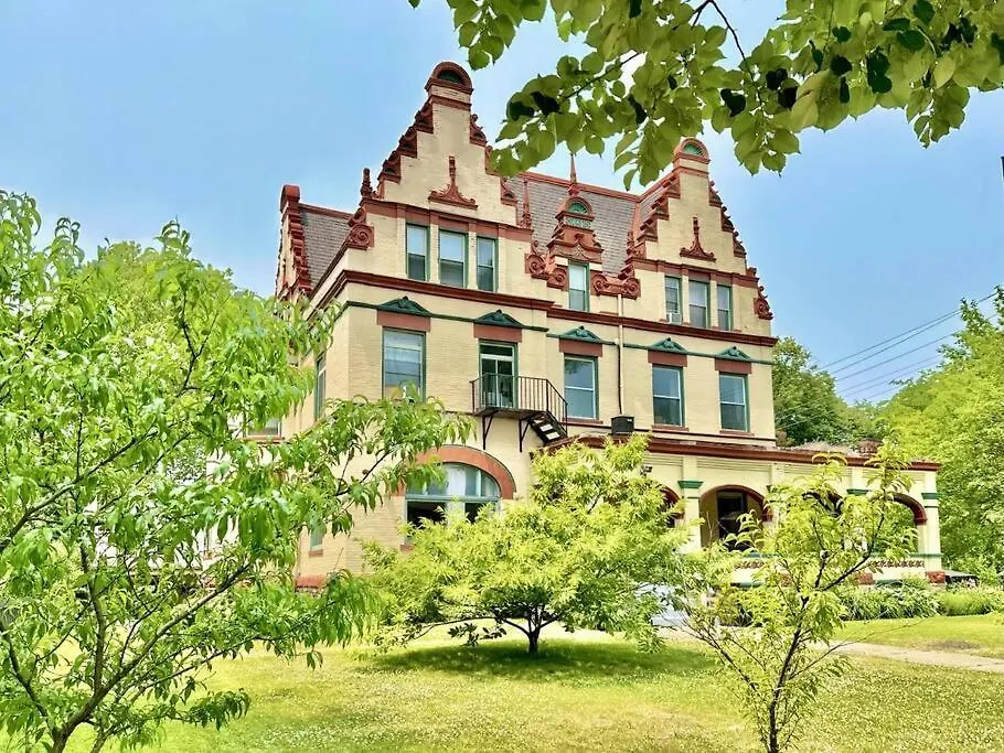 Apartment The Elliott Hotel At Highland Park By Luxe Pgh Pittsburgh